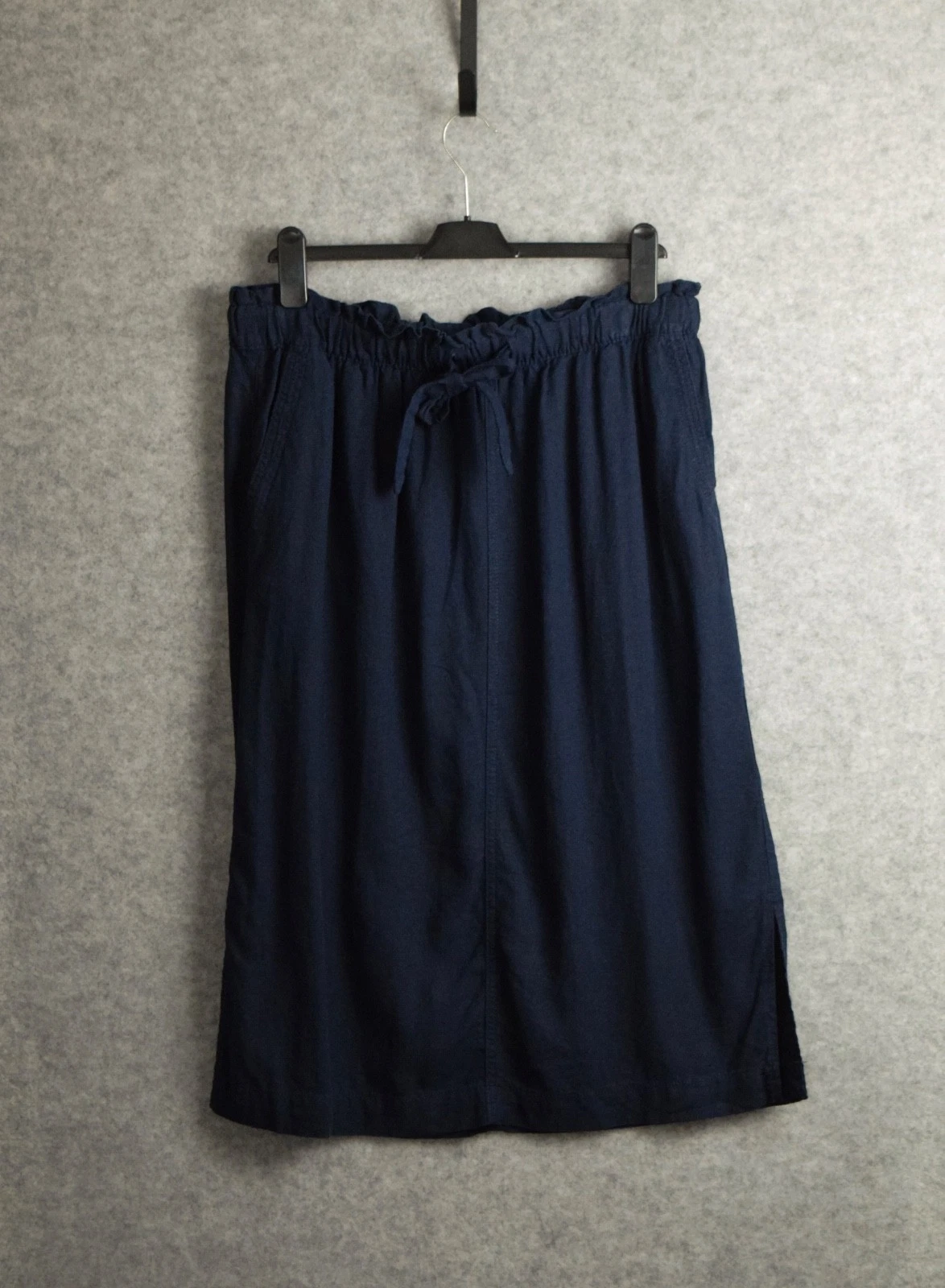Marks & Spencer Linen Mix Skirt Navy Size 16
Opens in a new window or tab