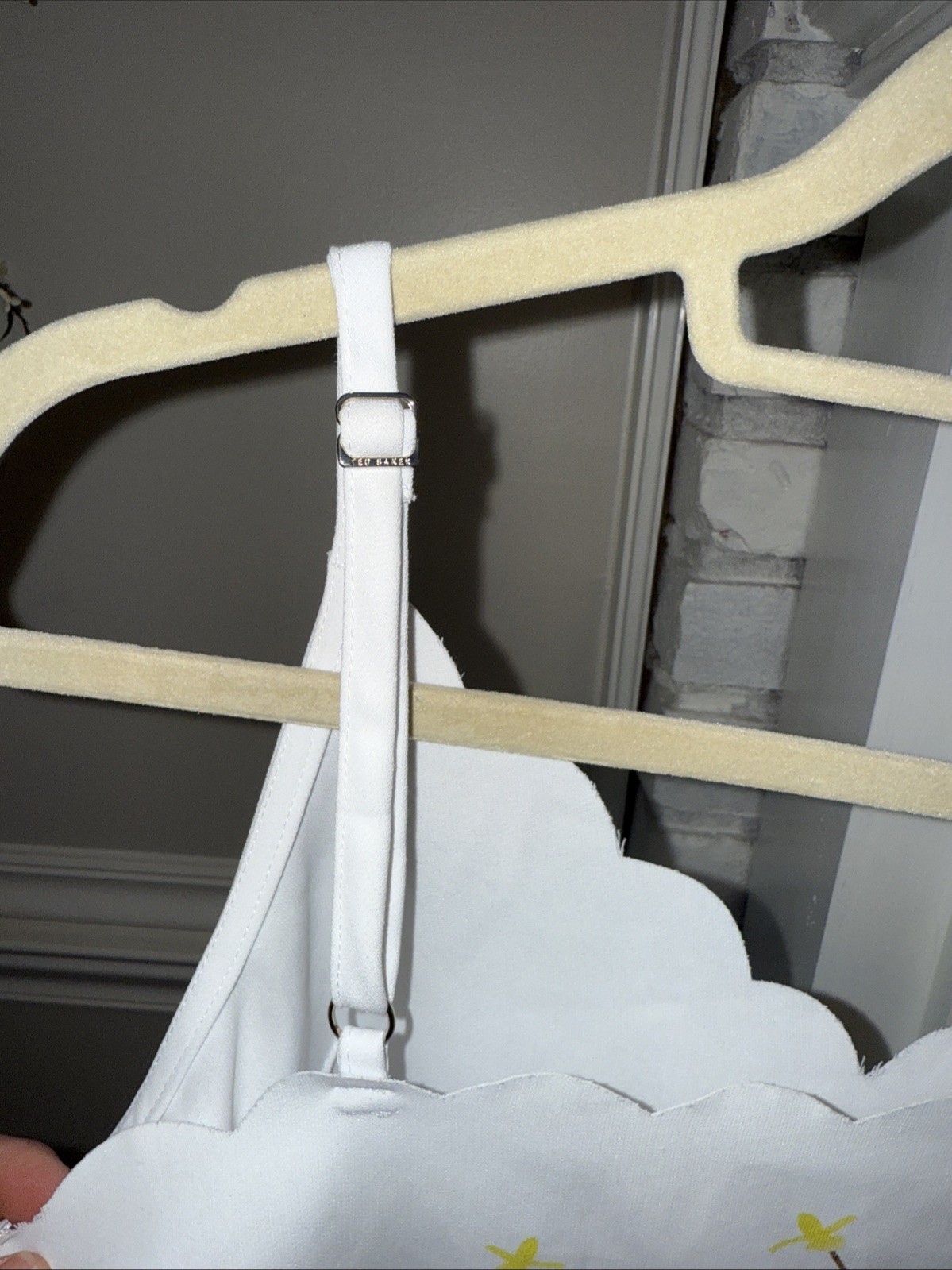 New TED BAKER Ziina Scallop Flower Camisole Women's Top size 1  US 4 NWT