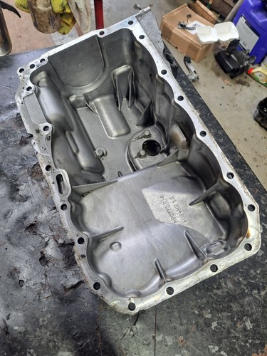 BMW 3 Series E90 E91 Pre LCI 320D N47 DIESEL Genuine Oil Sump/Pan NO SENSOR - Picture 2 of 14