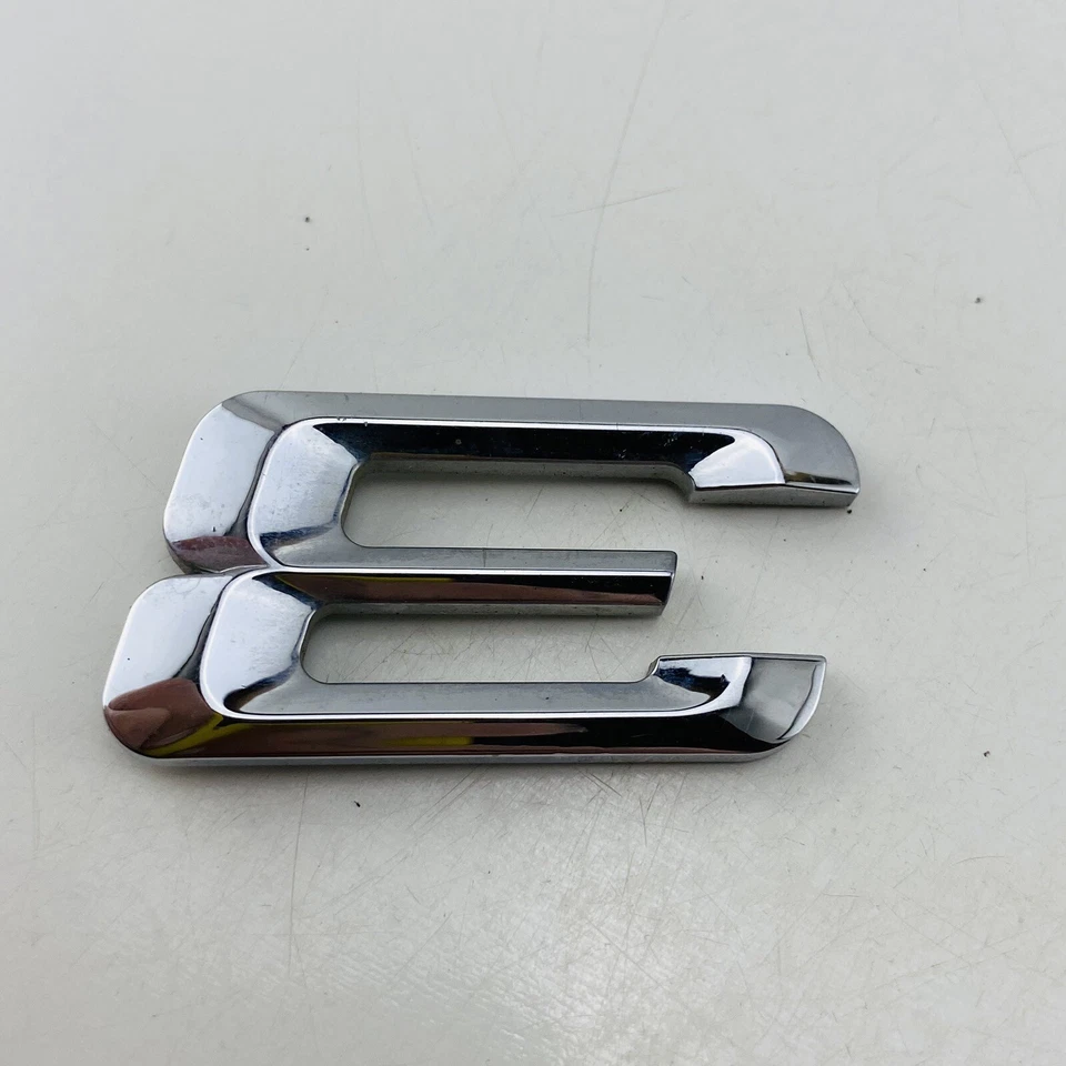 BMW 530i 2004-2010 emblema logotipo símbolo letra insignia maletero trasero cromado OEM F58-3 Foto 3 de 4