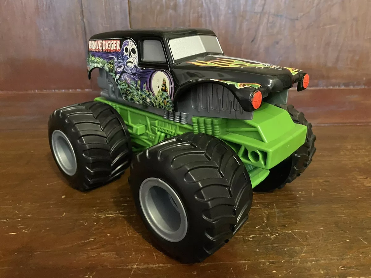 1:24 Scale Hot Wheels Monster Jam Oversized: Grave Digger Red