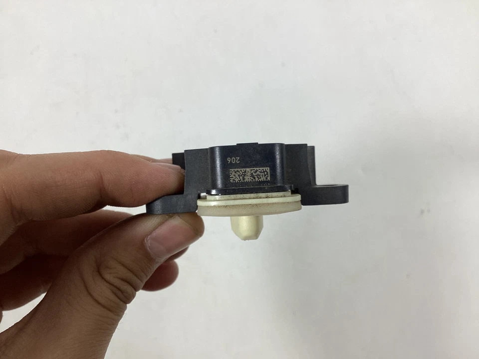 Sensor lateral izquierdo y derecho Mercedes-Benz CLA250 2014-2016 A1668210351 OEM. Foto 2 de 4