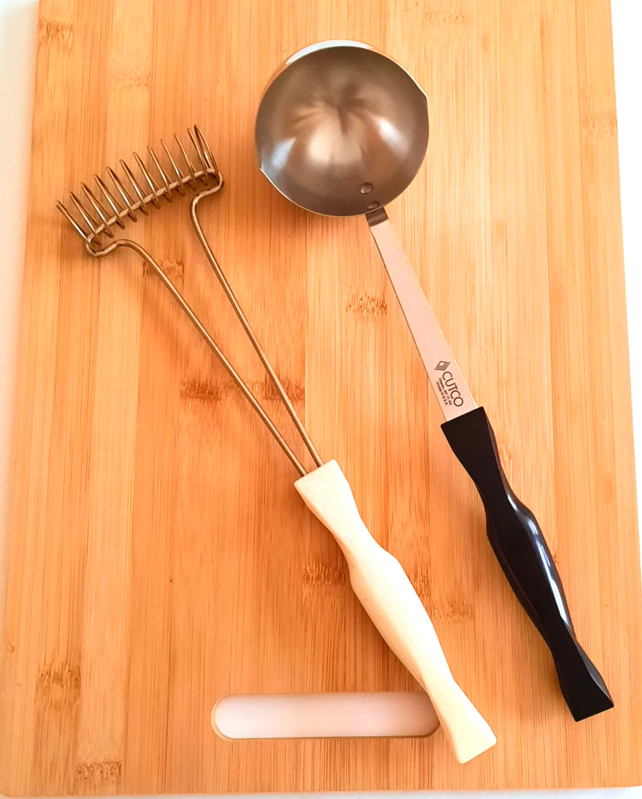 2pc Cutco Vintage Kitchen Utensils Ladle & Egg Whisk ~ Black, Pearl White, EUC