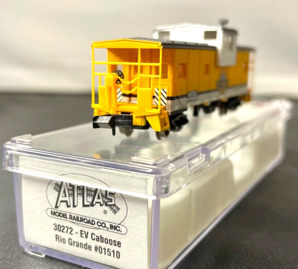 Atlas N Scale Extended Vision Caboose Rio Grande #01510 - Image 4 of 4