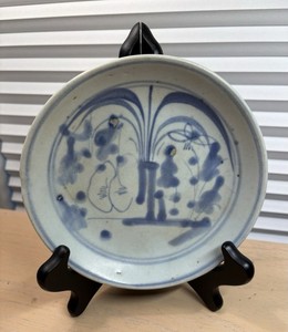 Late Ming Dynasty Blue and White Porcelain Plate with "Bundle of Lotus" Motif