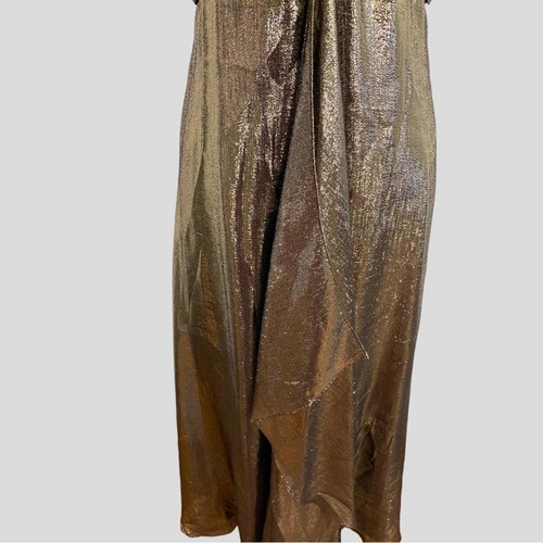 Maxi abito Badgley Mischka bronzo dorato con volant davanti e scialle abbinato - Foto 5 di 10