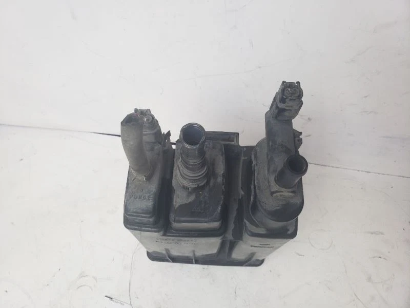 Nissan Sentra 2009 bote de vapor de combustible carbón Foto 2 de 4