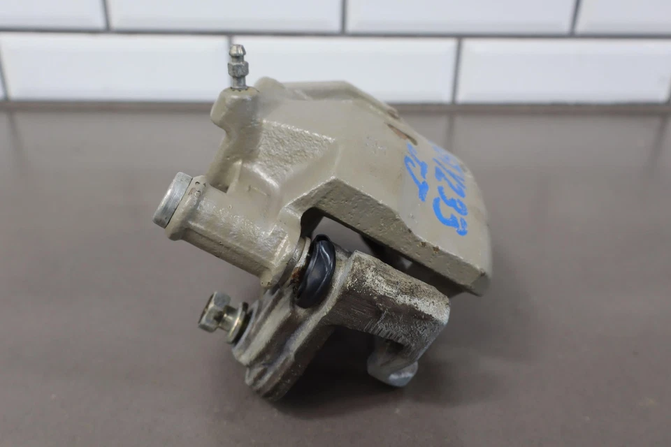 Par de pinzas de freno delanteras Toyota Supra MA70 1986-1990 (7MGE no turbo) Foto 4 de 4