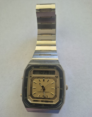 Seiko Alarm Chronograph Quarz Analog-Digital Armbanduhr Edelstahl Silber/Gold