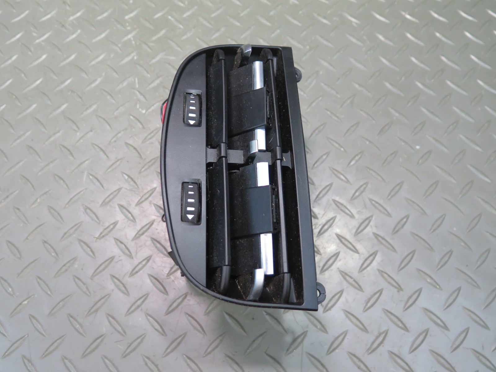 2014-2017 MASERATI GHIBLI M157 CENTER CONSOLE REAR AIR VENT GRILLE