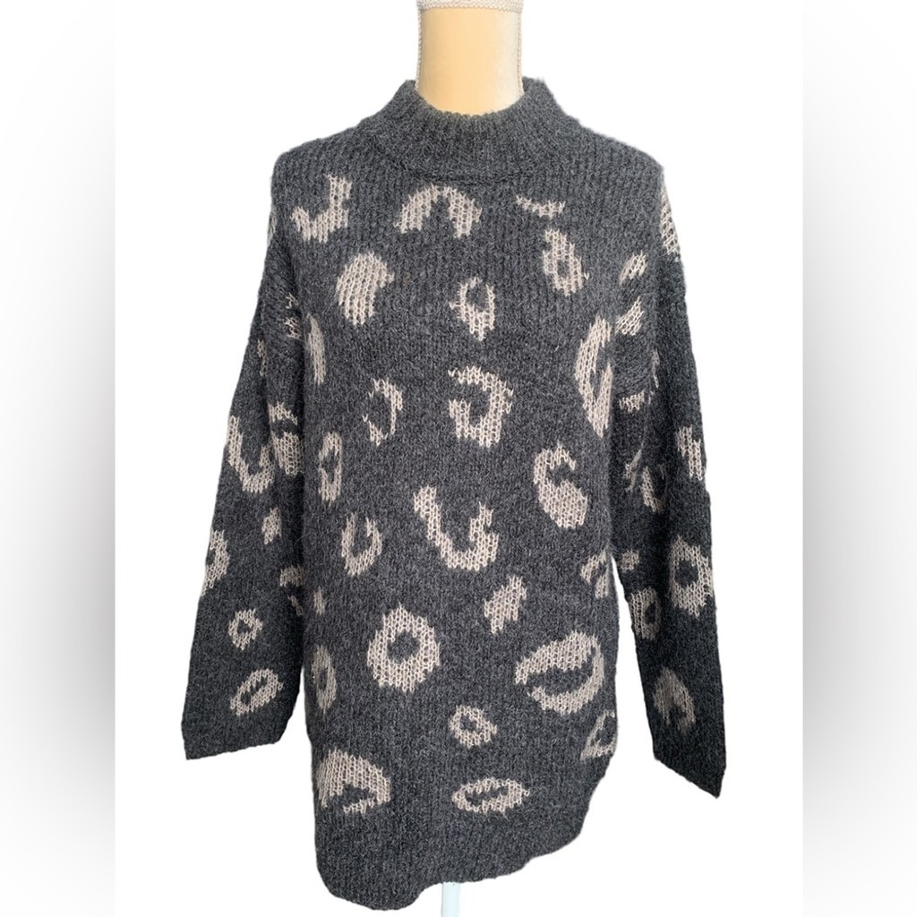 Universal Thread Gray Leopard Print Wool Sweater - image 1