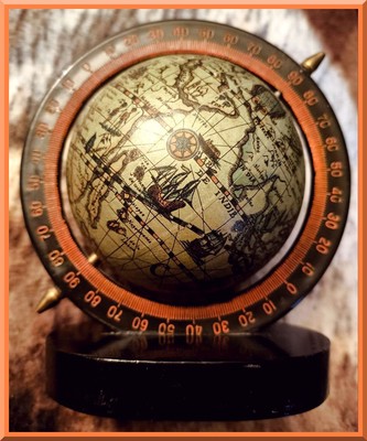 Dekorativer kleiner Globus aus Holz | Stabil | Mit antiker Karte | Vintage-Style