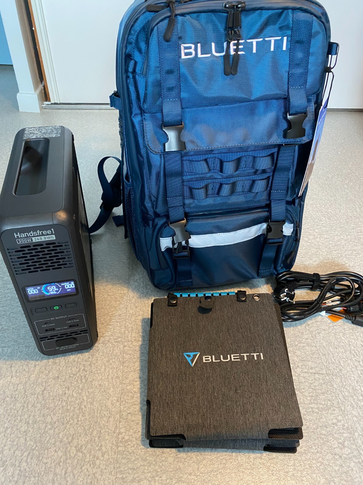 Sac à dos nomade BLUETTI Handsfree 1 batterie 300W idéal pour la randonnée et le camping