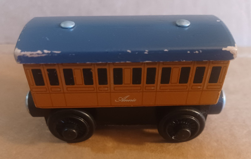 2003 THOMAS THE TRAIN VINTAGE WOODEN ANNIE RAILWAY PASSENGER CAR 07011