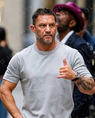 TOM HARDY 8x10 PHOTO WM