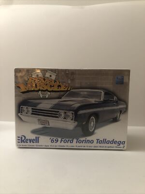Revell Muscle '69 Ford Torino Talladega 1:24 Model Kit 85-2080 SEALED