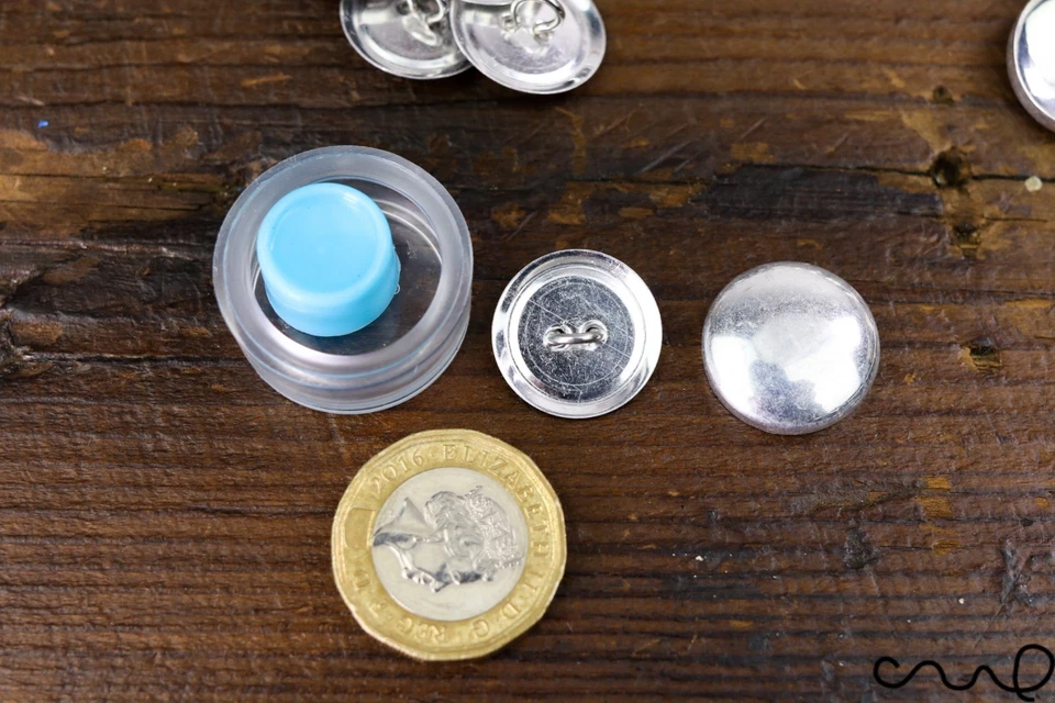 30L Hand Button Making Tool Set 25 Blank Self Cover Button Sewing Craft Kit 19mm - Image 4 of 4