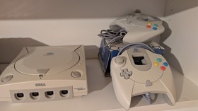 Sega Dreamcast Console 3 Controllers And 7 Games