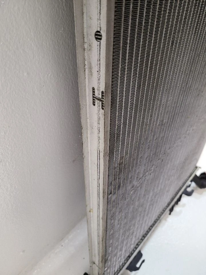 2009-2014 VOLKSWAGEN ROUTAN Radiator 7B0121251B 09-14 - Изображение 3 из 4