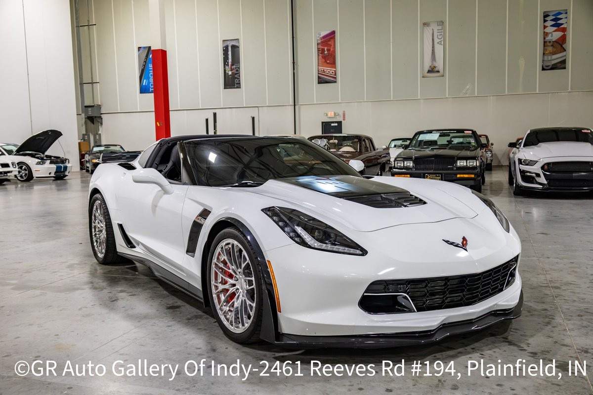 2017 Artic White Chevrolet Corvette   | C7 Corvette Photo 8