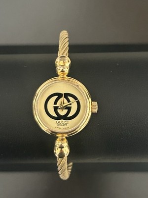 Gucci wmns lovely 6 1/2'' gold-black bangle watch, new battery free  ship $399.99