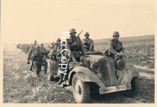 Photo WW2 military:  polska Wehrmacht Soldaten Vormarsch Kübelwagen 9/1939 X245