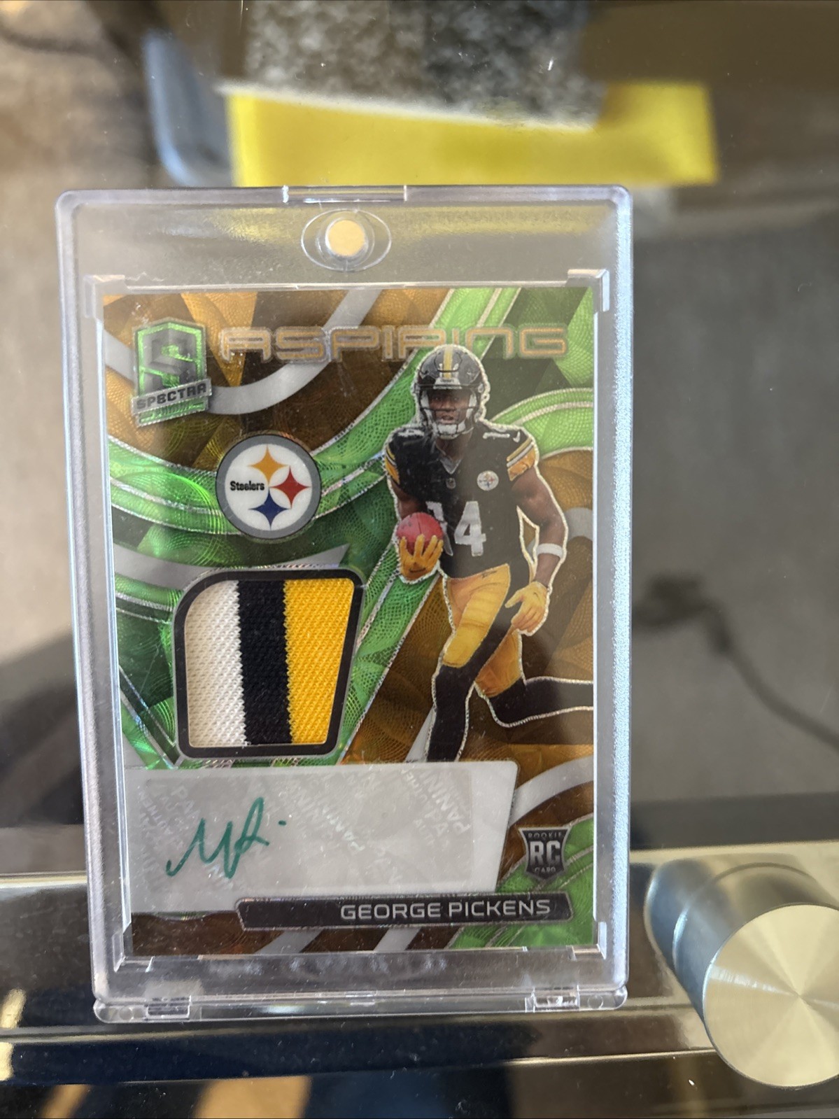 2022 Spectra - Aspiring Patch Autographs George Pickens Neon Green Prizm /35