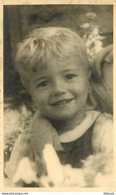 Postcard - Photography - Portrait - Child - Attention it's not a Car