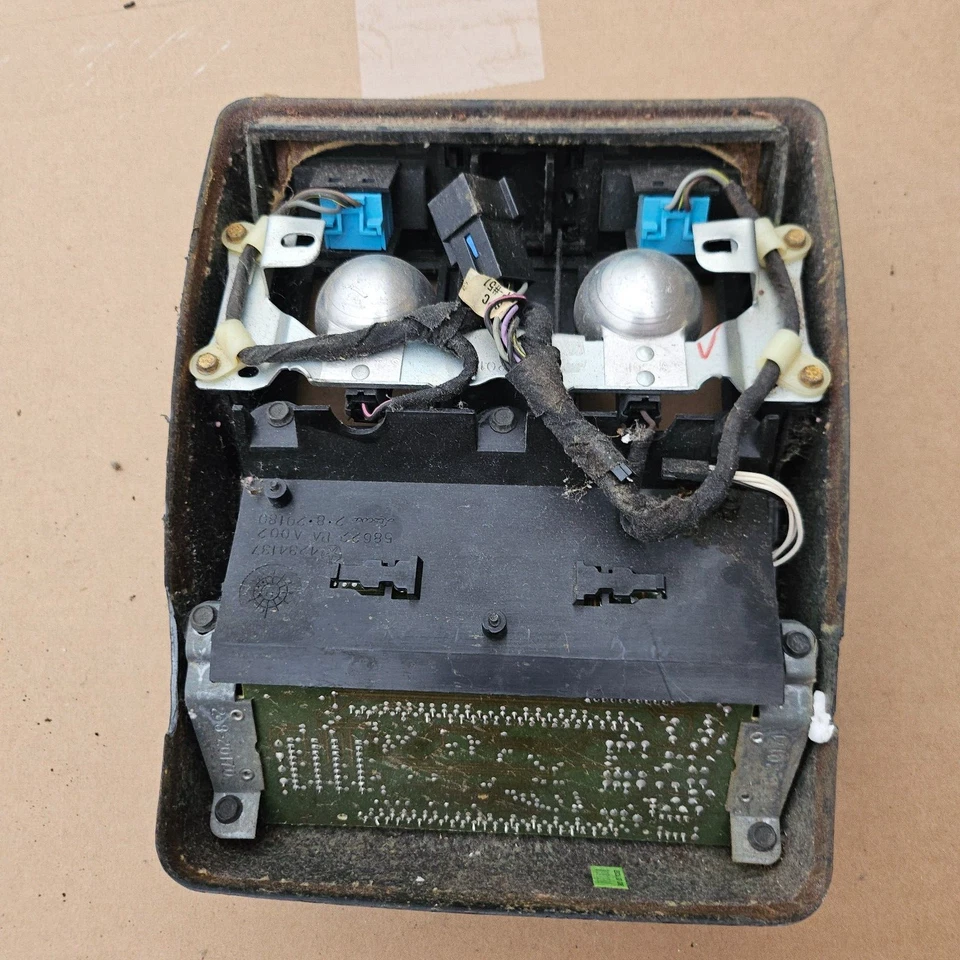 CHRYSLER NEW YORKER, CENTRO DE INFORMACIÓN DE TECHO IMPERIAL 1988-1991 Foto 2 de 2