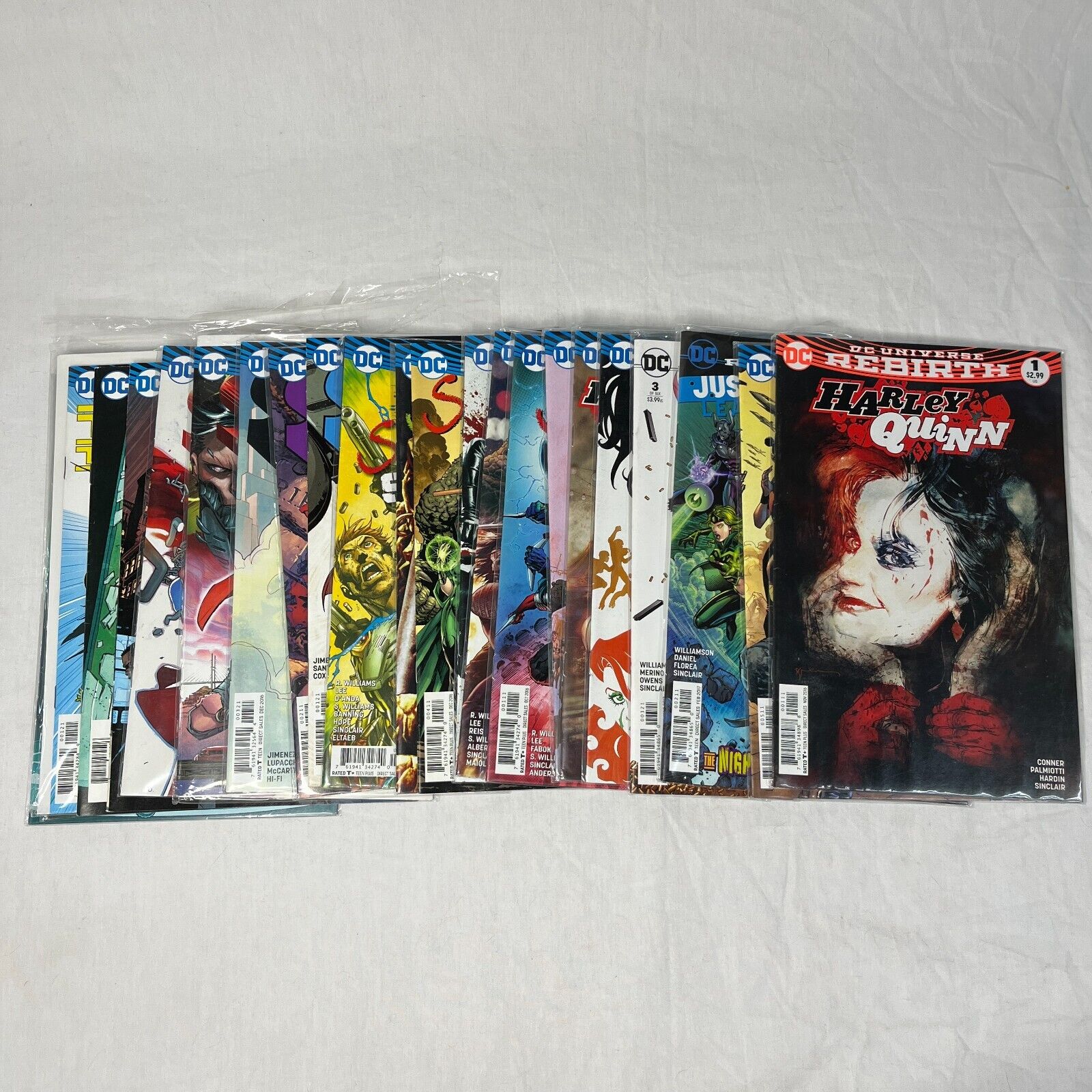 DC Universe Rebirth mix of 23 Comic Book Lot, see pictures