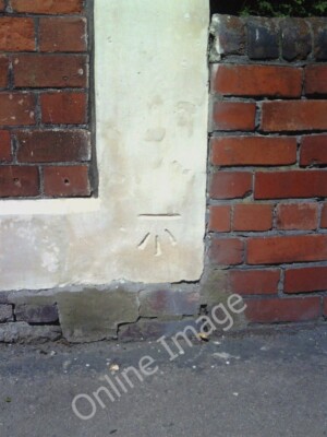 Foto 6x4 Benchmark auf #1 Balmain Street (Fordell Place) Arno's Vale Ordn c2010