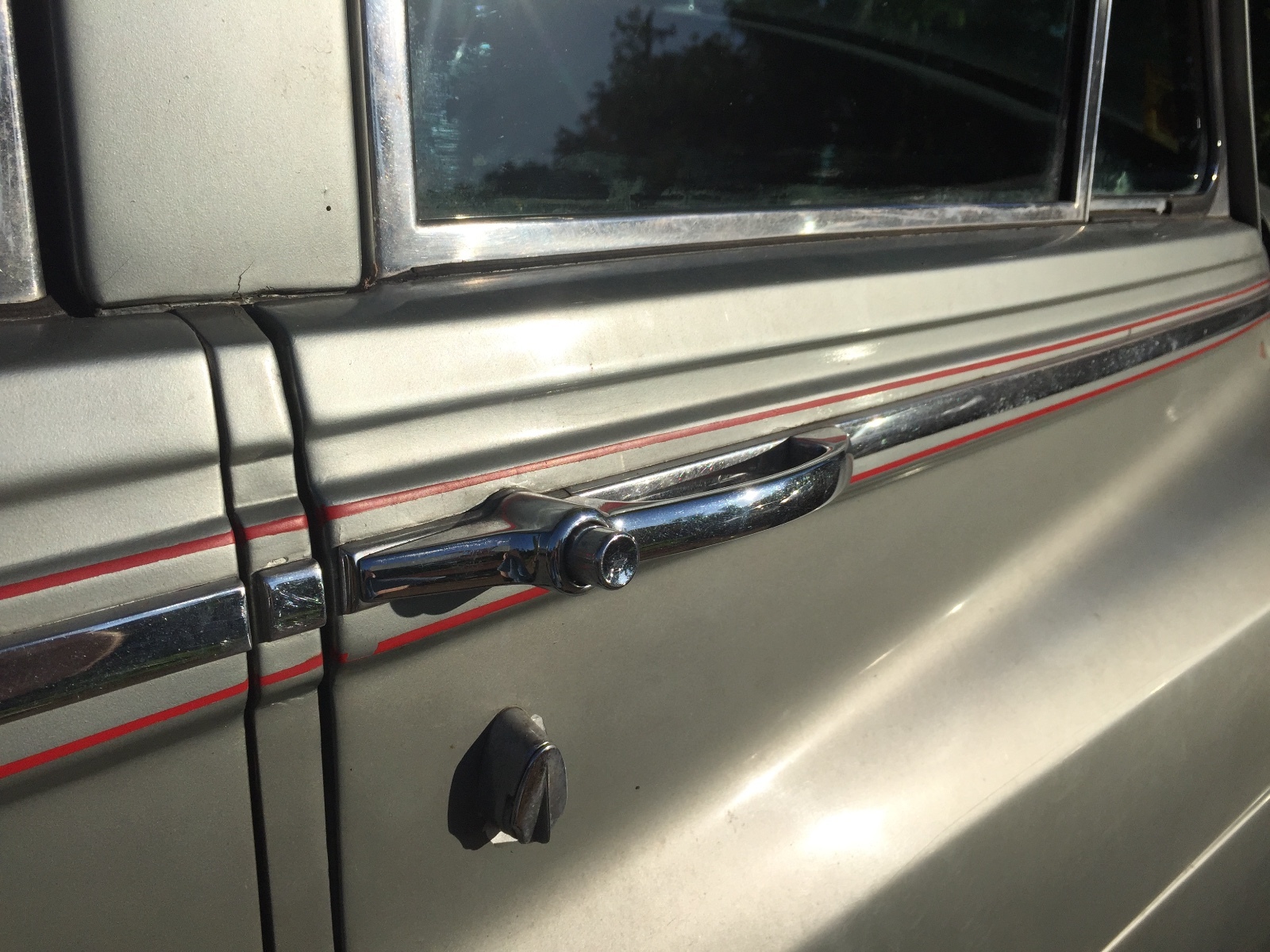 LHD SILVER CLOUD DOOR HANDLE. WORLDS LARGEST USED ROLLS ROYCE BENTLEY INVENTORY