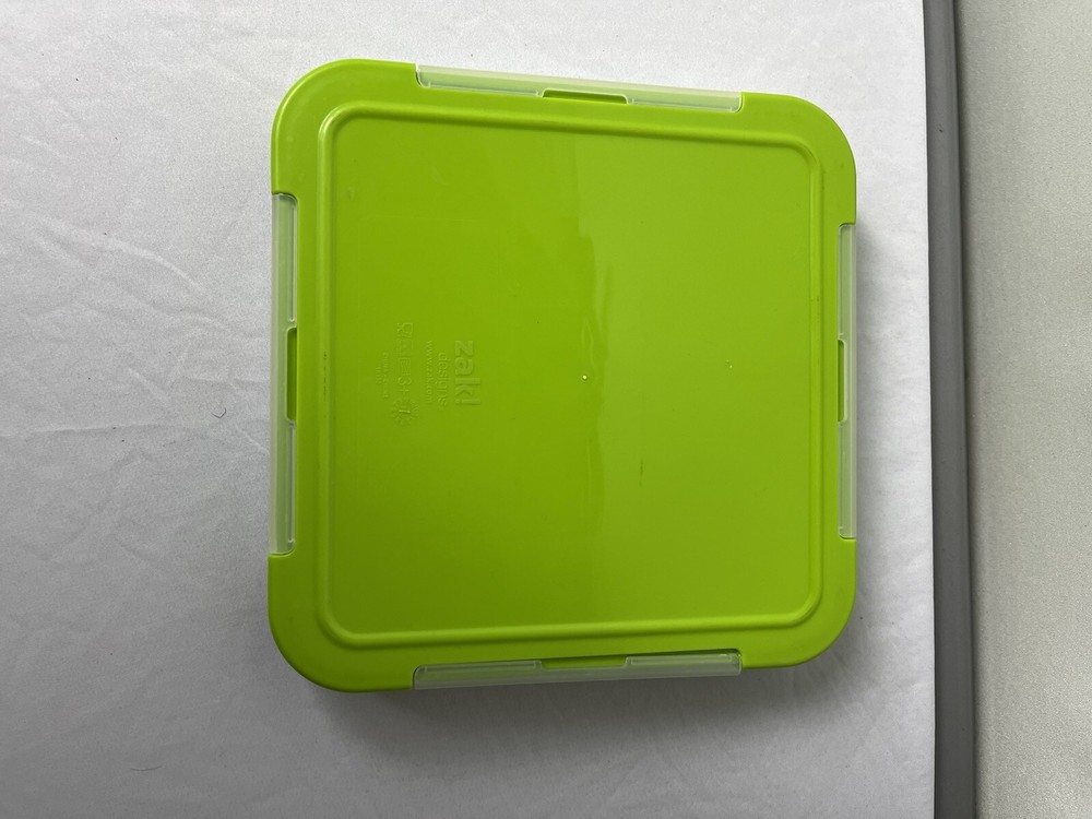 Minecraft Zak Plastic Bento Lunch Box 8.25 x 8.25 Inches for School