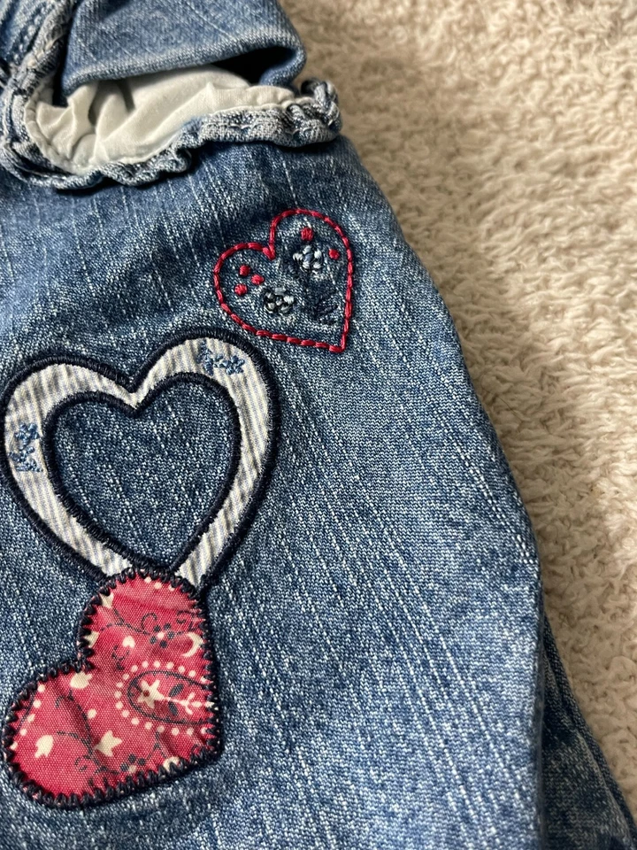 Pantalones de mezclilla para niña Gymboree 6-12M con diseños de corazón Foto 2 de 4