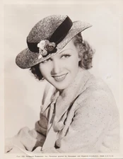 1935 Press Photo Actress Grace Bradley Poses for Paramount Studio Photographer