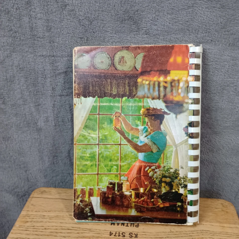 Minnie Pearl Cooks Cookbook by Minnie Pearl 1970 Signed 1st Edition - Image 4 of 4