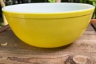 Vintage Pyrex Yellow 404 Mixing Bowl 4 Quart Primary Colors Series Milk Glass — photo 9