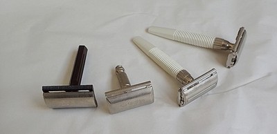 4 x Vintage Gillette Sicherheitsrasierer / Slim Twist / kurzer Kugelkopf / Bakelit