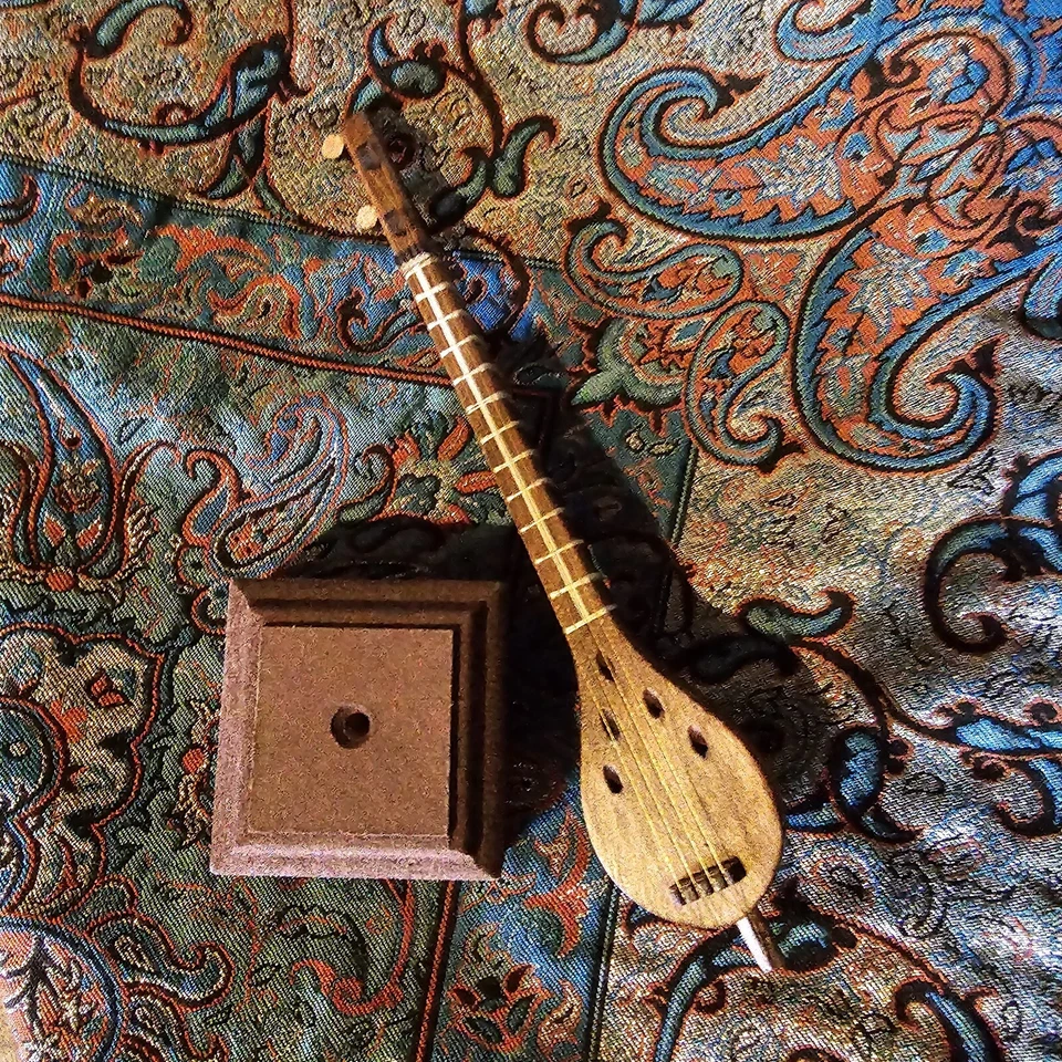 Instrumento decorativo Setar con soporte Foto 2 de 3