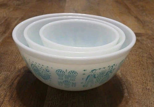 Pyrex 401 402 403 amish butterprint nesting bowl set