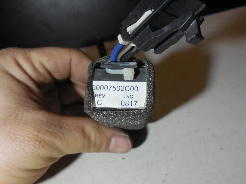 Módulo de cableado arnés telar conector enchufe 30007502C00 GM Chevy 00-02 Saturn SC2 Foto 2 de 4