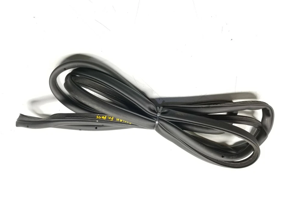 09 11 12 13 14 15 16 17 VW TIGUAN FRONT RIGHT PASS DOOR WEATHERSTRIP SEAL OEM - Image 2 of 4