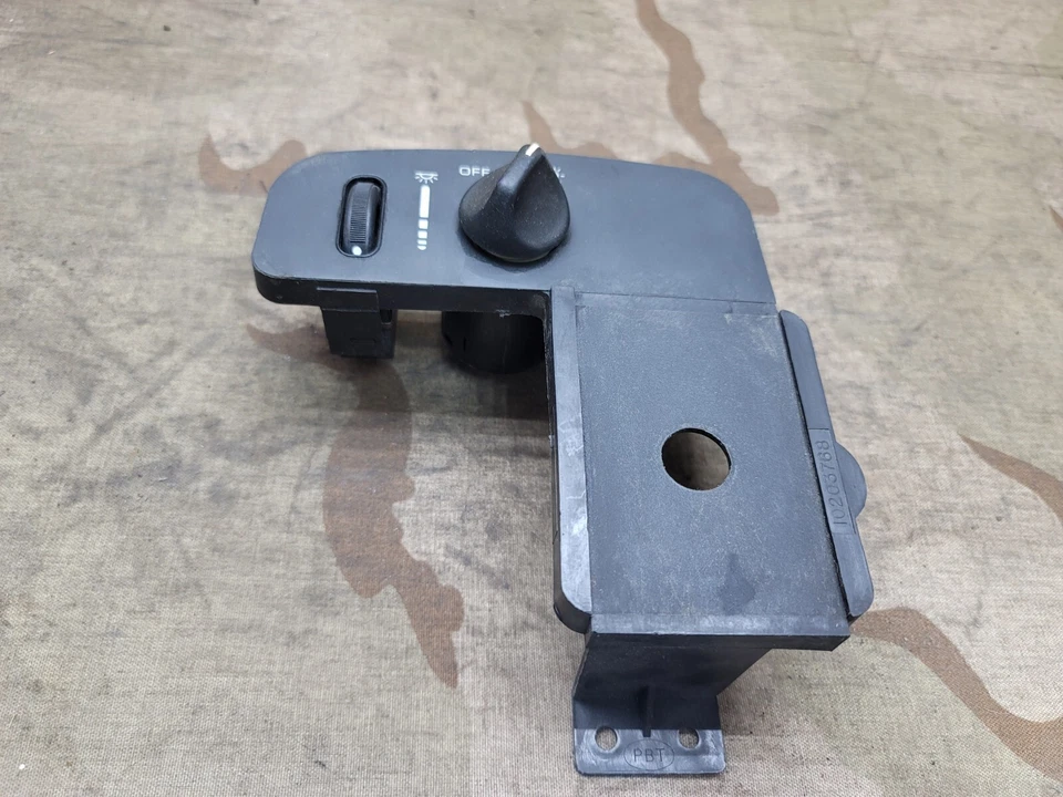 Chevrolet Caprice Impala GM 10203768 1994-1996 Faro Instrumento Pan Interruptor Foto 3 de 4