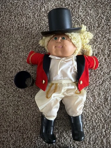 Cabbage Patch Kids Blonde hairstyle Green Eyes Tongue Out Dimples Ringmaster