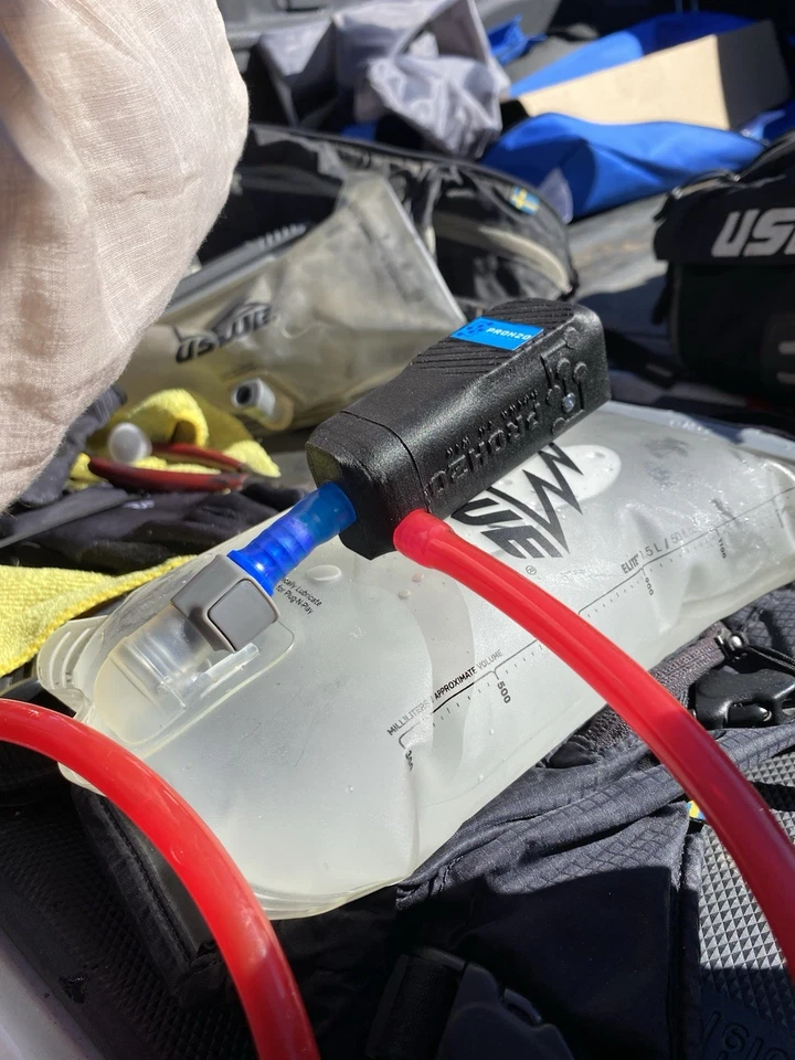 Sistema de bomba de hidratación inalámbrica PRO H2O carga USB-C Foto 3 de 4