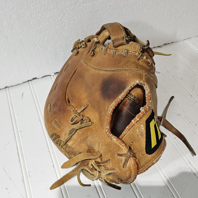 Adult Size (WORN IN) Mizuno MZ F25i Max Flex Steerhide Glove
