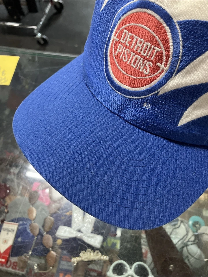 Vintage 90s Logo Athletic Detroit Pistons NBA Shark Tooth Wool Snapback Hat Cap - Image 4 of 4