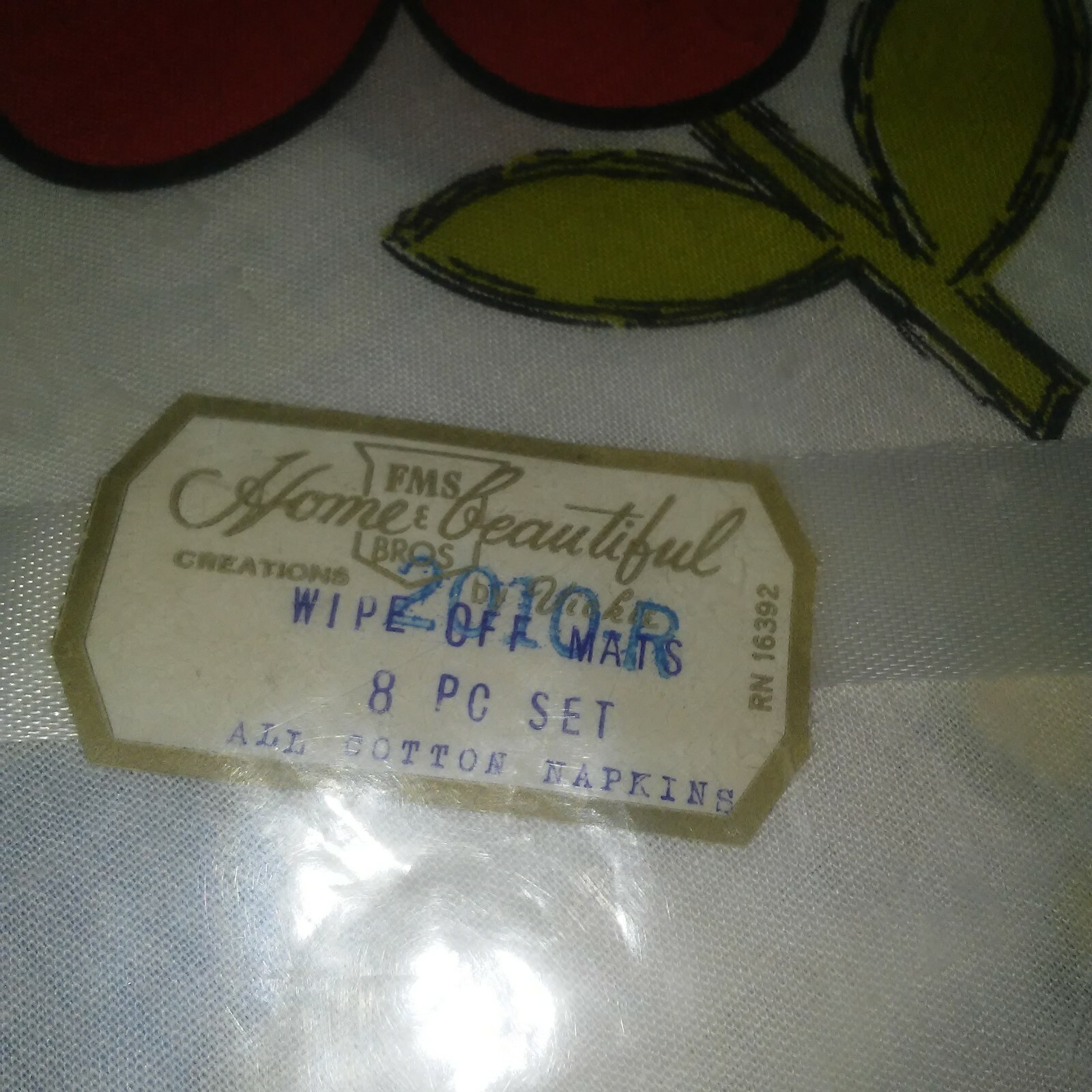 4 Home Beautiful Wipe Off Placemats and 4 Napkins by Vickie FMS & Bros