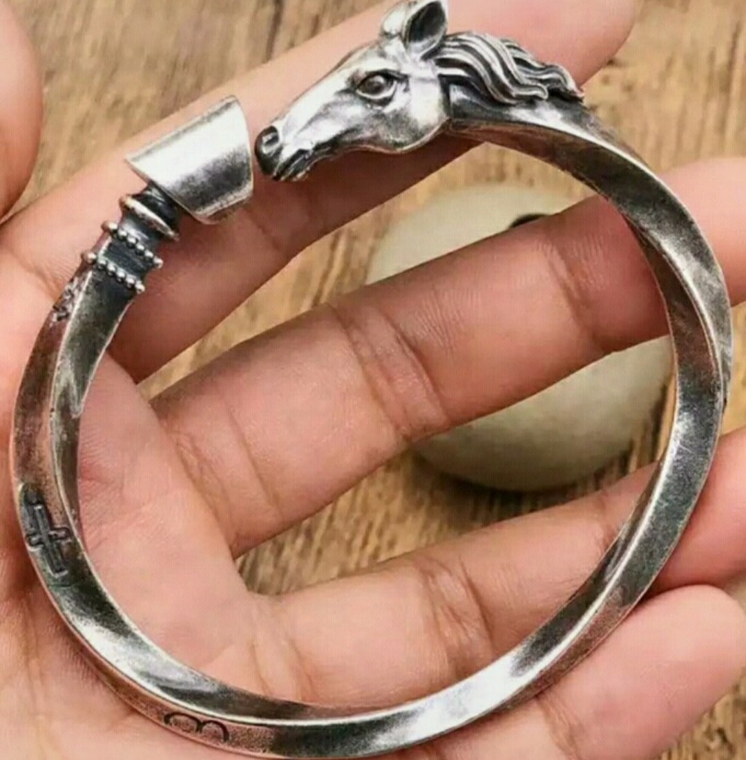 Bracelet Viking Équitation fait main l'accessoire idéal pour vos sorties équestres en plein air