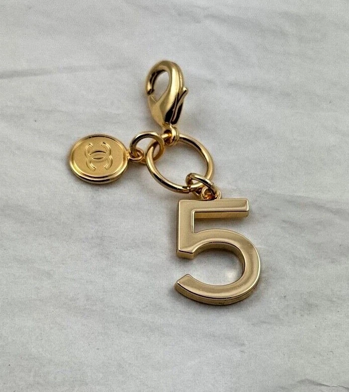 CHANEL BEAUTY 2023 COLLECTIBLE GOLD PLATED CHARMS WITH CLASP/HTF/BN/LIMITED